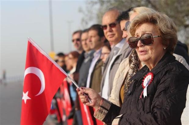 İstanbul'da Ata'ya Saygı Zinciri
