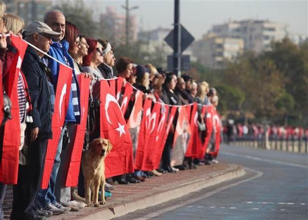 İstanbul'da Ata'ya Saygı Zinciri